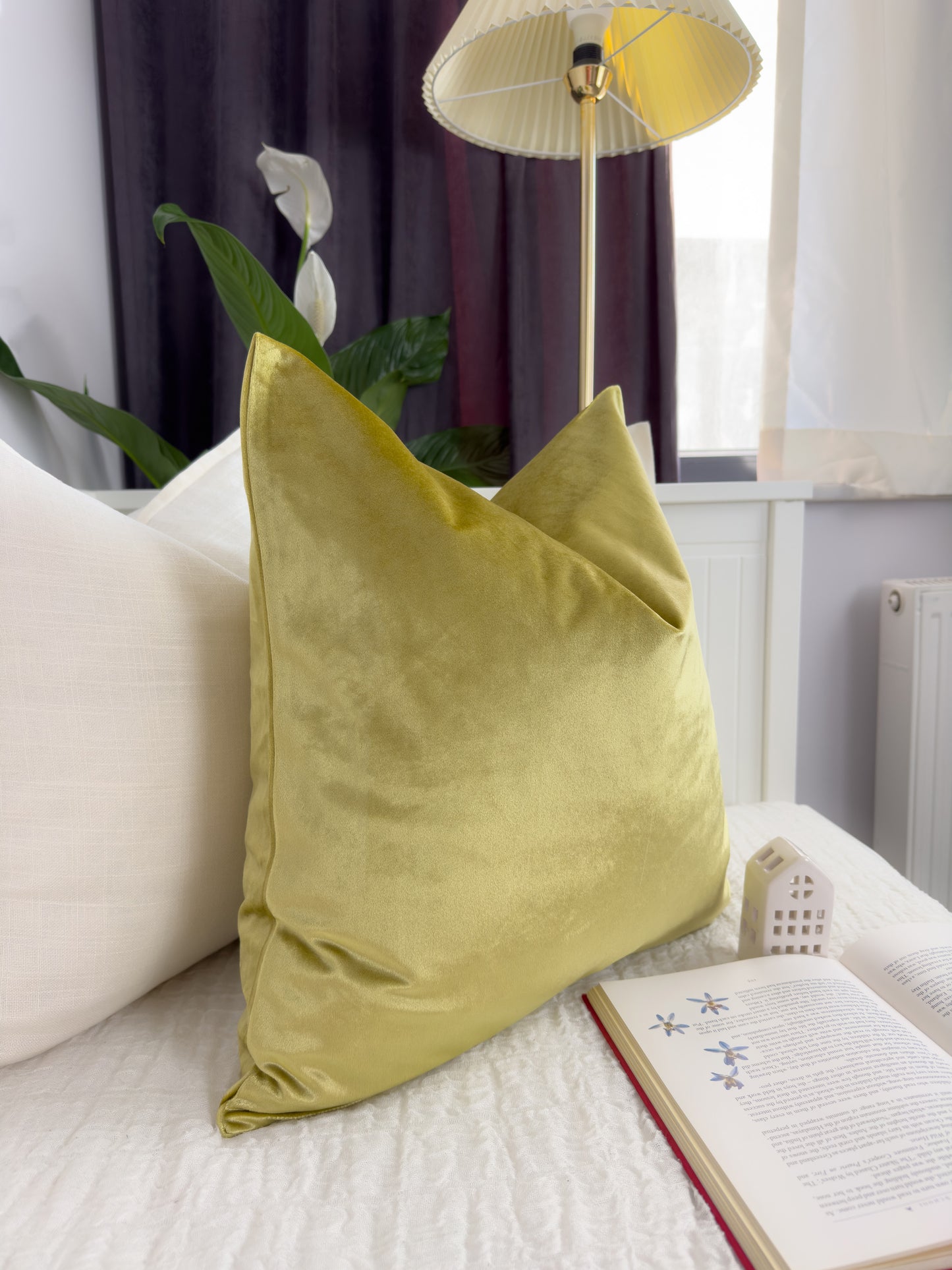 Velvet Shiny Gold Cushion Cover Decorative Yellow Sofa Cushion Soft Cotton Velvet Throw Cushion for Couch or Bed