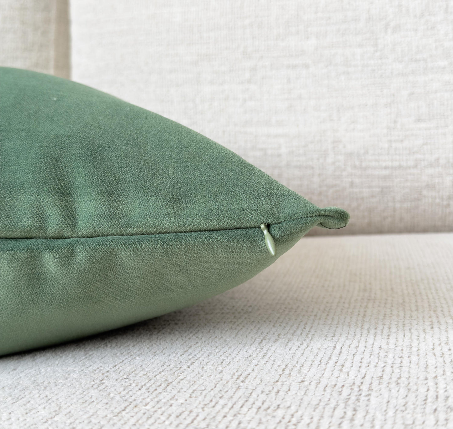 Velvet Sage Green Cushion Cover Decorative Moss Green Sofa Cushion Soft Cotton Velvet Lumbar Cushion for Couch or Bed